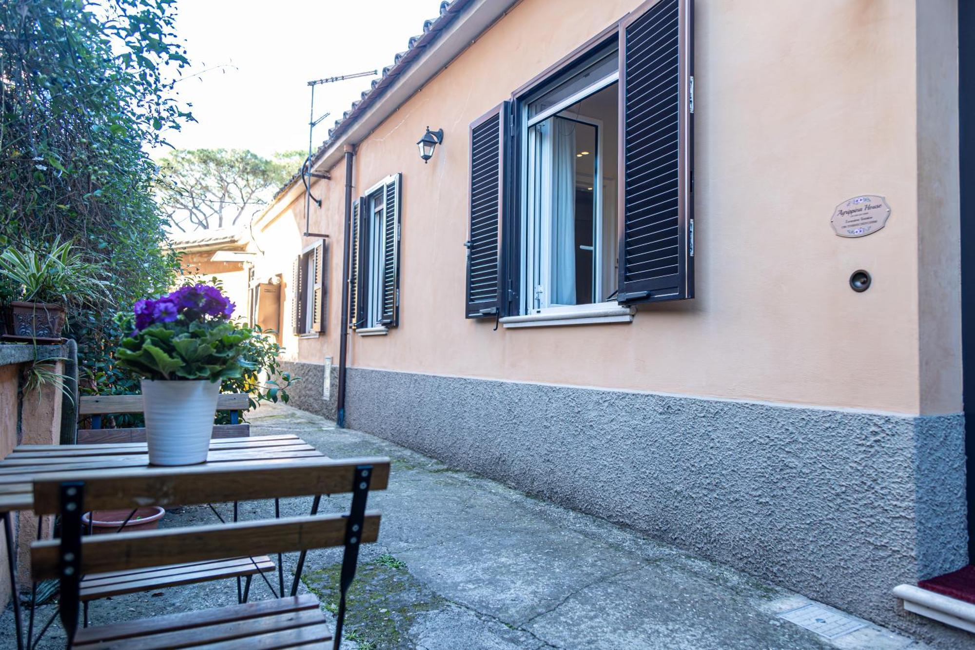 Agrippina House: Mura Vaticane *