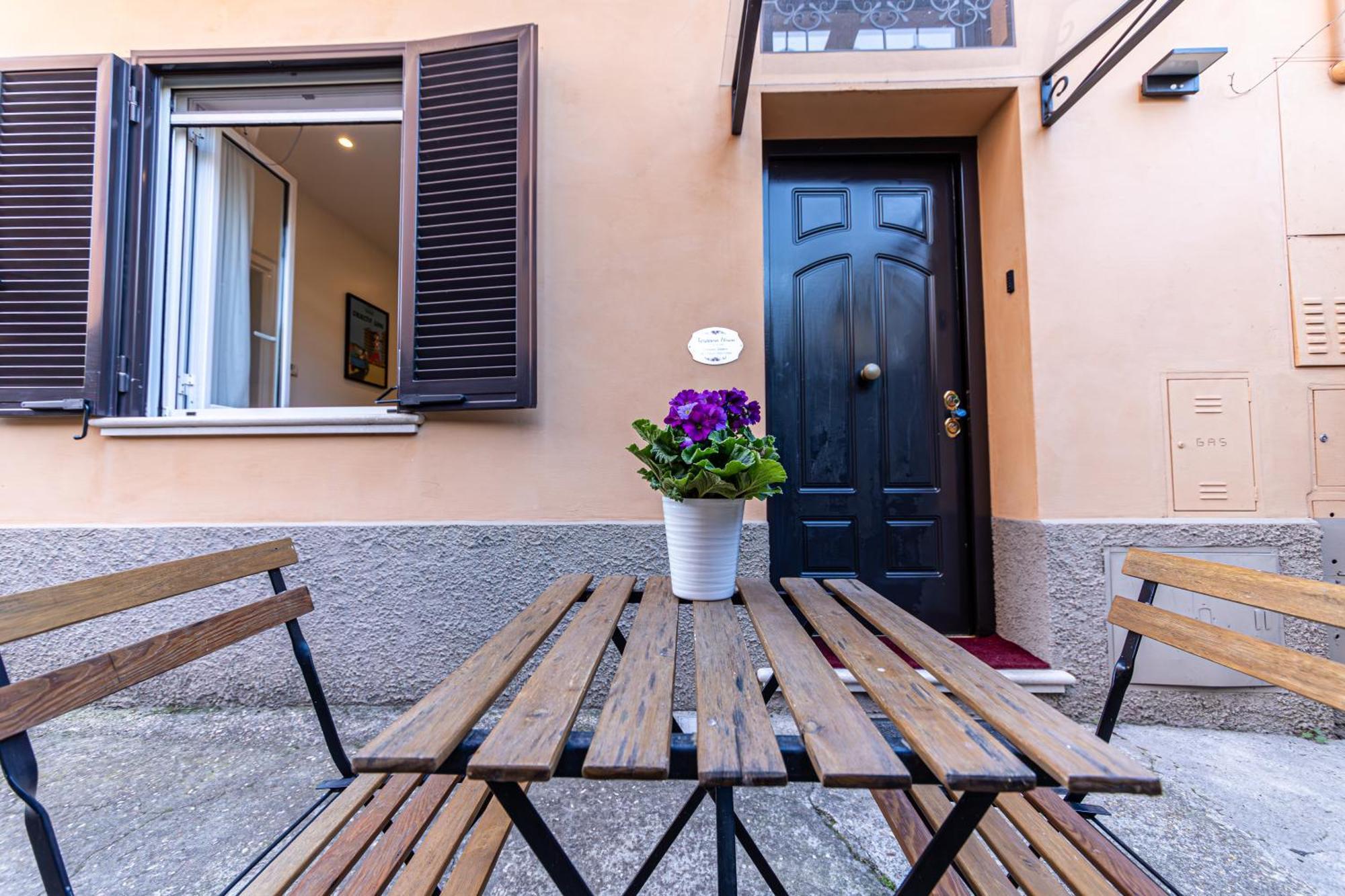 Agrippina House: Mura Vaticane * Rome